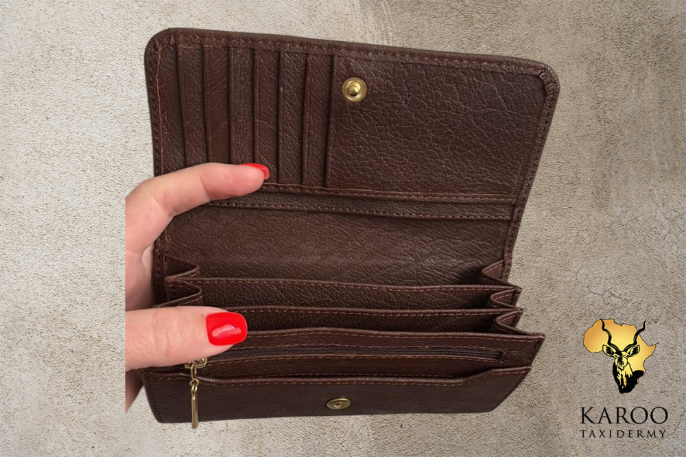 Ladies&rsquo; Two-Fold Wallet in Kudu Leather &ndash; Interior